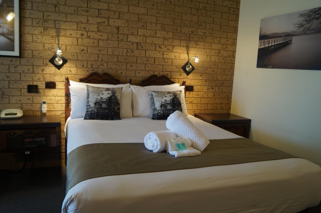 Belltower Motor Inn Шепъртън Стая снимка