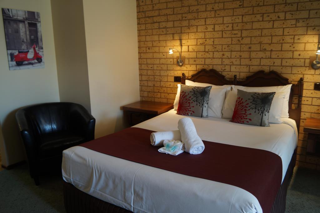 Belltower Motor Inn Шепъртън Екстериор снимка
